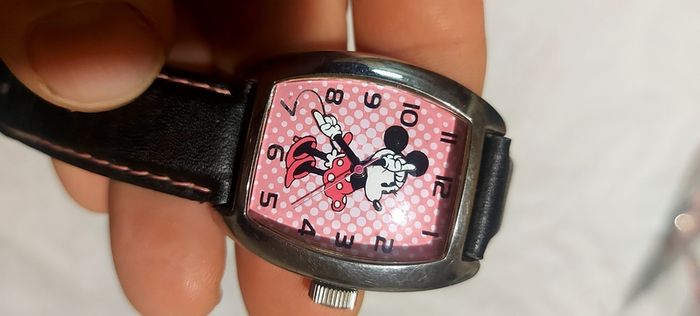 Minnie mouse ,walt disney vintage watch collection,plus 2 free used toys ,used condition, free shipping within Ireland, sold as is.