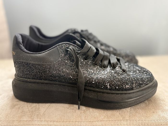 black trainers