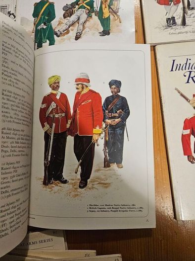Osprey Men-at-arms Series, Published In 1974 X 15 Fabolous Military Books Plus 2 X Military  Modeling Annuals 1 &3. Plus 3 Other Military Books. All In Good Condition.  See Photos For Same.