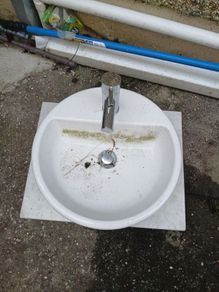 round hand sink