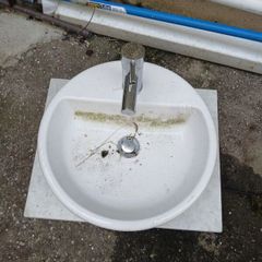 round hand sink