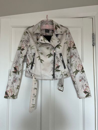 Girls / Young lady's jacket. Size 6. EUR 34