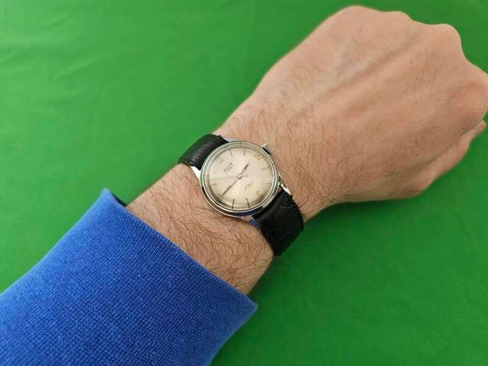 Vintage Swiss Made Avia Cadet Mechanical Wind up Swiss Watch 1960s