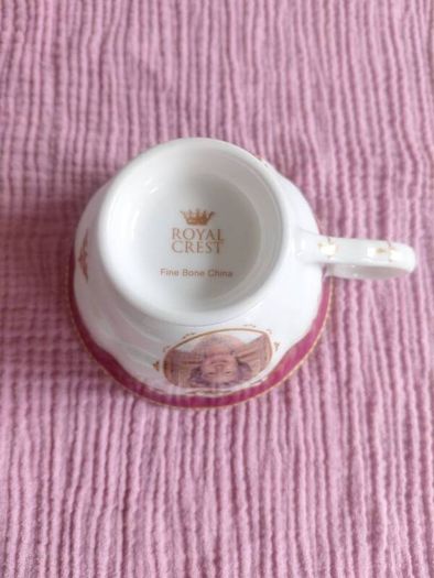 Queen Elizabeth II The Royal Crest, Tea & Saucer Set