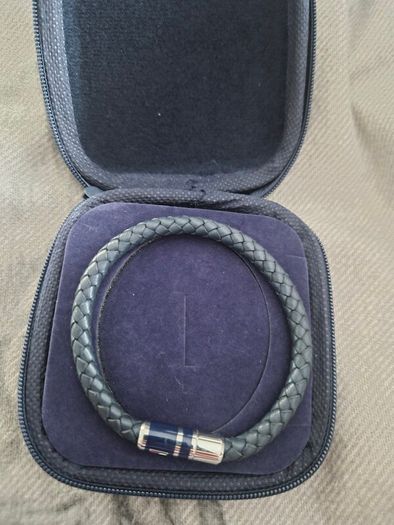tommy bracelet
