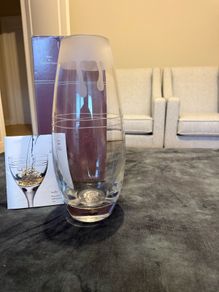 As new rare Stephen Pearce Large Invito Tulip glass vase