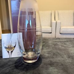 As new rare Stephen Pearce Large Invito Tulip glass vase
