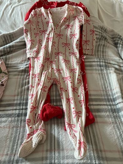 Girls new sleeping suits 9/12 mths
