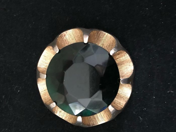 brooch