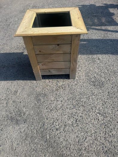 Square planter