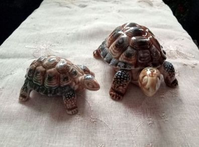 Vintage collectible WADE "The Tortoise Family" Papa Ashtray and Baby Tortoise