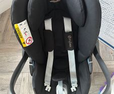 Cybex Cloud Q car seat & base