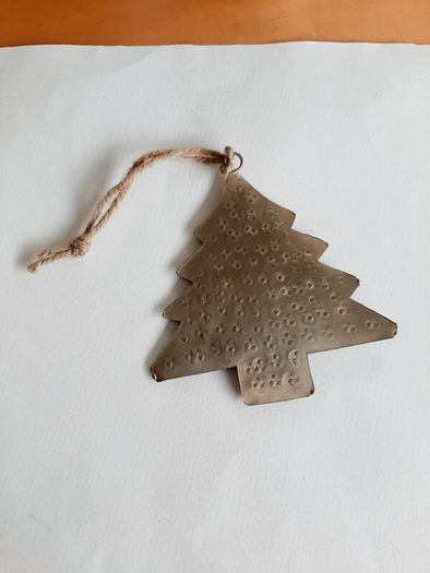 2026 Hammered metal tree decoration