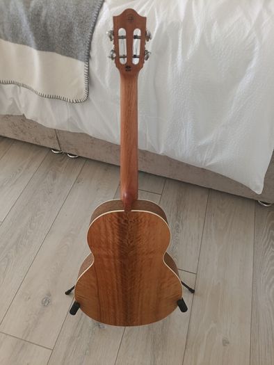 Flight Baritone Ukulele