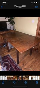 SOLID OAK TABLE Mid Century in VG condition with two adjustable tabletop sizes.