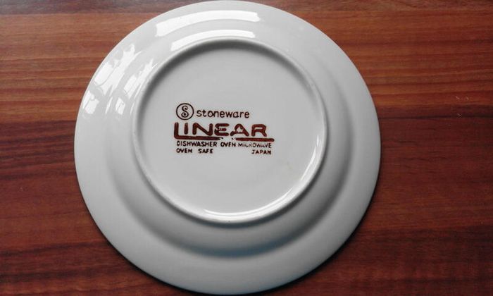 Linear Stoneware Saucer