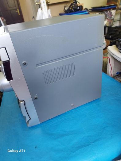 Philips Hi-Fi System, Model FW 396C-22, 3 CD Changer, Dual Tape Deck, Tuner and Aux, in very good condition
