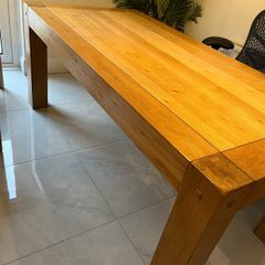 Table kitchen