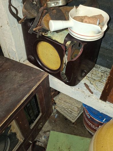 Antique valve radio's PRICE IS FOR 1 ONLY