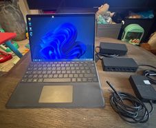 Microsoft Surface Pro 8 Wi-Fi - Core i5 - 8gb RAM - 256gb SSD - Like new