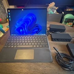 Microsoft Surface Pro 8 Wi-Fi - Core i5 - 8gb RAM - 256gb SSD - Like new