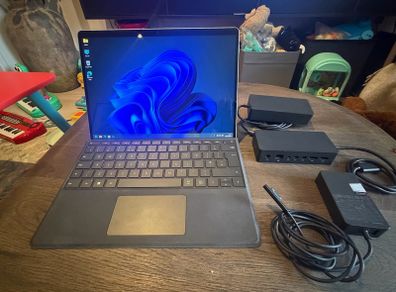 Microsoft Surface Pro 8 Wi-Fi - Core i5 - 8gb RAM - 256gb SSD - Like new