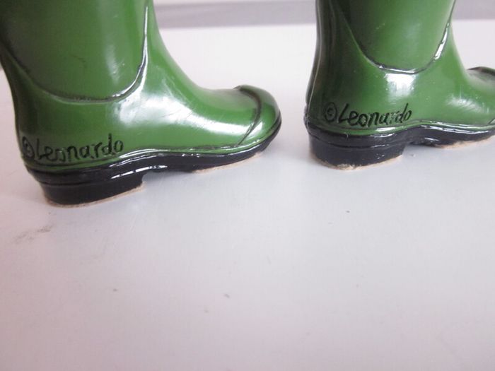 Pair of Leonardo Cats in Green Wellington Boots