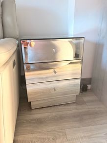 mirrored furntiure
