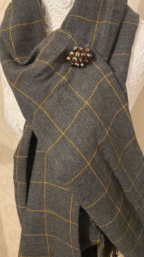 scarf/wrap grey