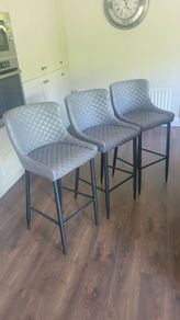 3 Bar Stolls