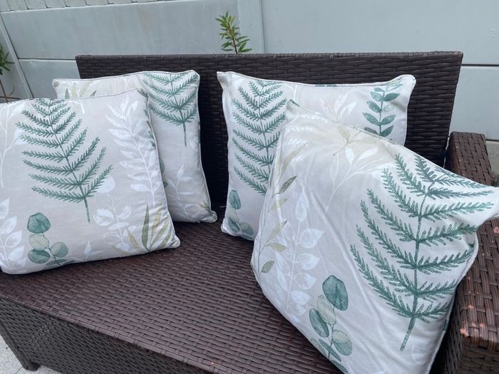 Cushions 4 the lot