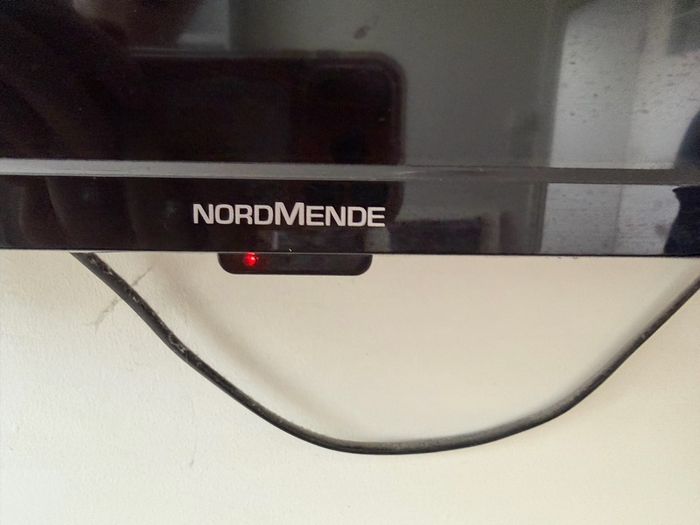 Normende TV on wall mount
