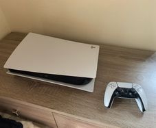 PS5 Disc Edition 825GB Launch model