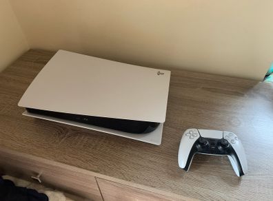PS5 Disc Edition 825GB Launch model