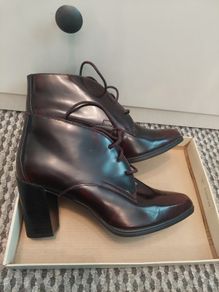 NEW Clarks leather ankle boots