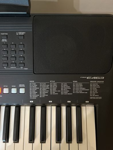 Yamaha PSR-E463 digital keyboard