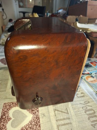 Antique Bakelite Radios, PRICE IS FOR 1 ONLY. Postage Available or Collection