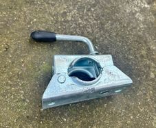 Jockey wheel bracket