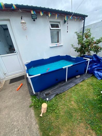 Pool (almost as new)
