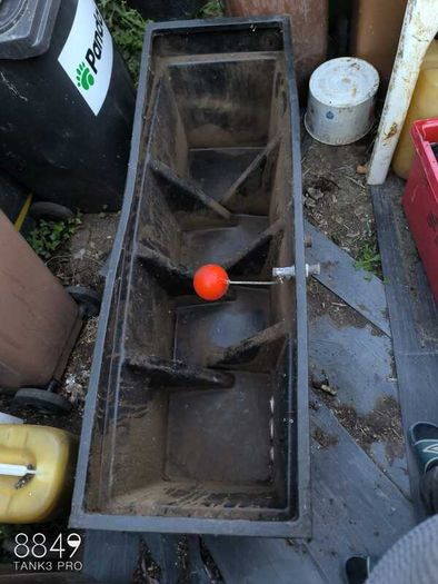 Water tank with lid