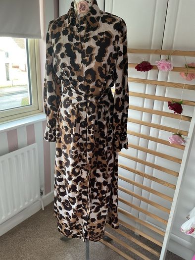 Bnwot size 10 marks & Spencer aminal print shirt dress with tie belt