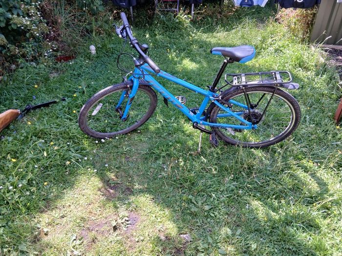 Giant kid's bike, age 7-13