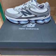 New Balance 2000