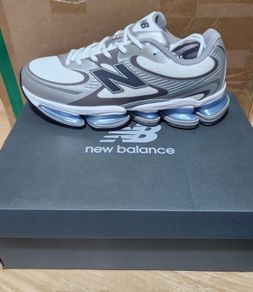 New Balance 2000