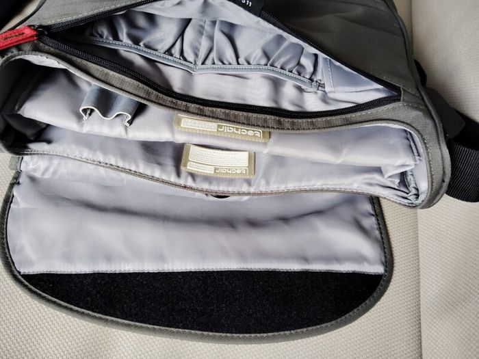 Tech air messenger / laptop bag