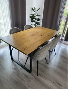 table with 4 chairs