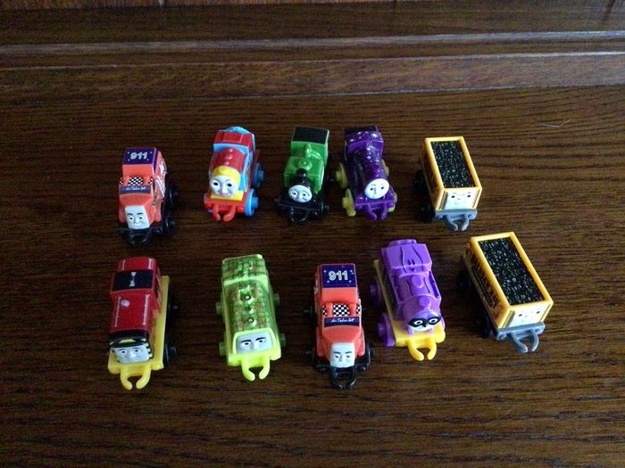 10 Thomas the tank engine minis