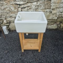 Belfast sink with stand