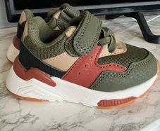 Baby trainers (Size 3)