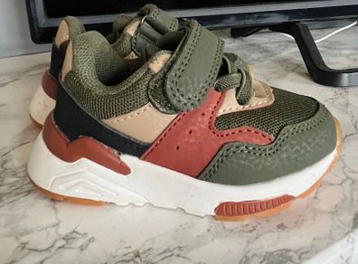 Baby trainers (Size 3)